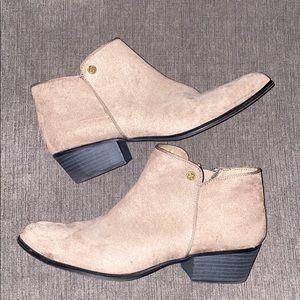 Daisy Fuentes Tan Booties